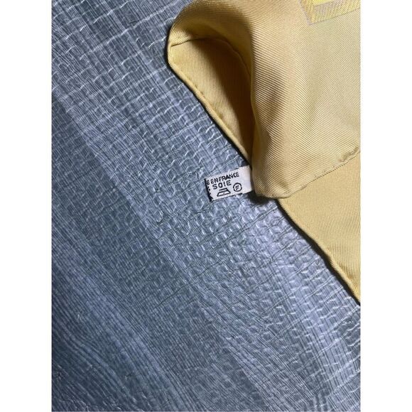 HERMES Carre 90 LES VOITURES A TRANSFORMATION Scarf Yellow Silk 100% - Picture 10 of 12